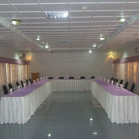 קומסי Wadoma Royale Hotel מראה חיצוני תמונה