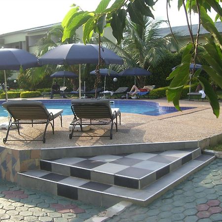 קומסי Wadoma Royale Hotel מראה חיצוני תמונה