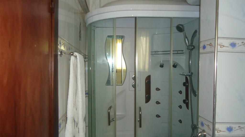 קומסי Wadoma Royale Hotel חדר תמונה