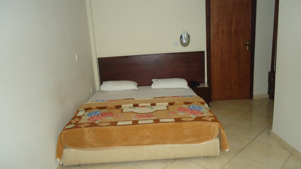 קומסי Wadoma Royale Hotel חדר תמונה