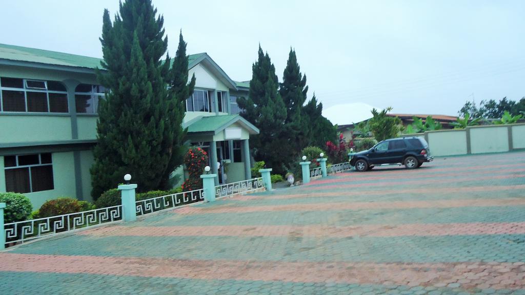 קומסי Wadoma Royale Hotel מראה חיצוני תמונה