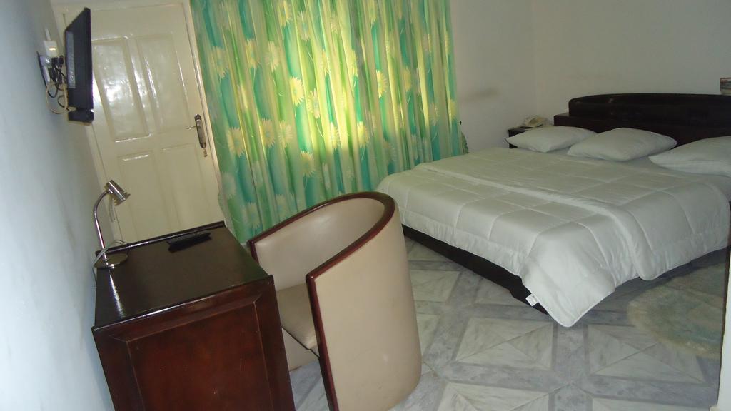 קומסי Wadoma Royale Hotel חדר תמונה