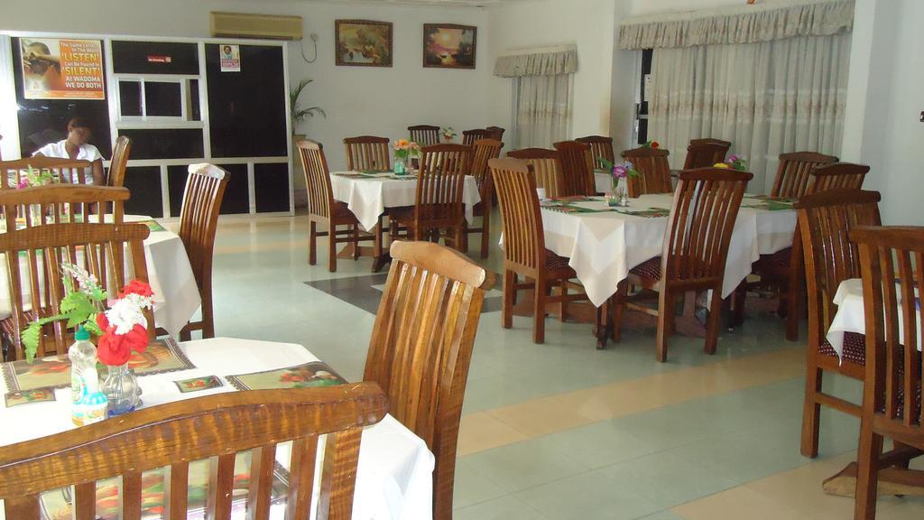 קומסי Wadoma Royale Hotel מראה חיצוני תמונה