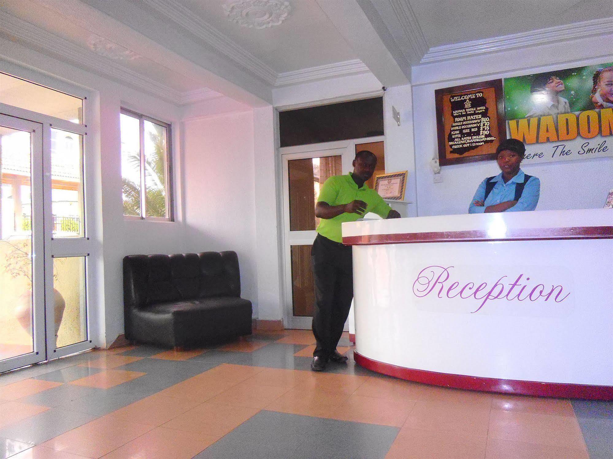 קומסי Wadoma Royale Hotel מראה חיצוני תמונה