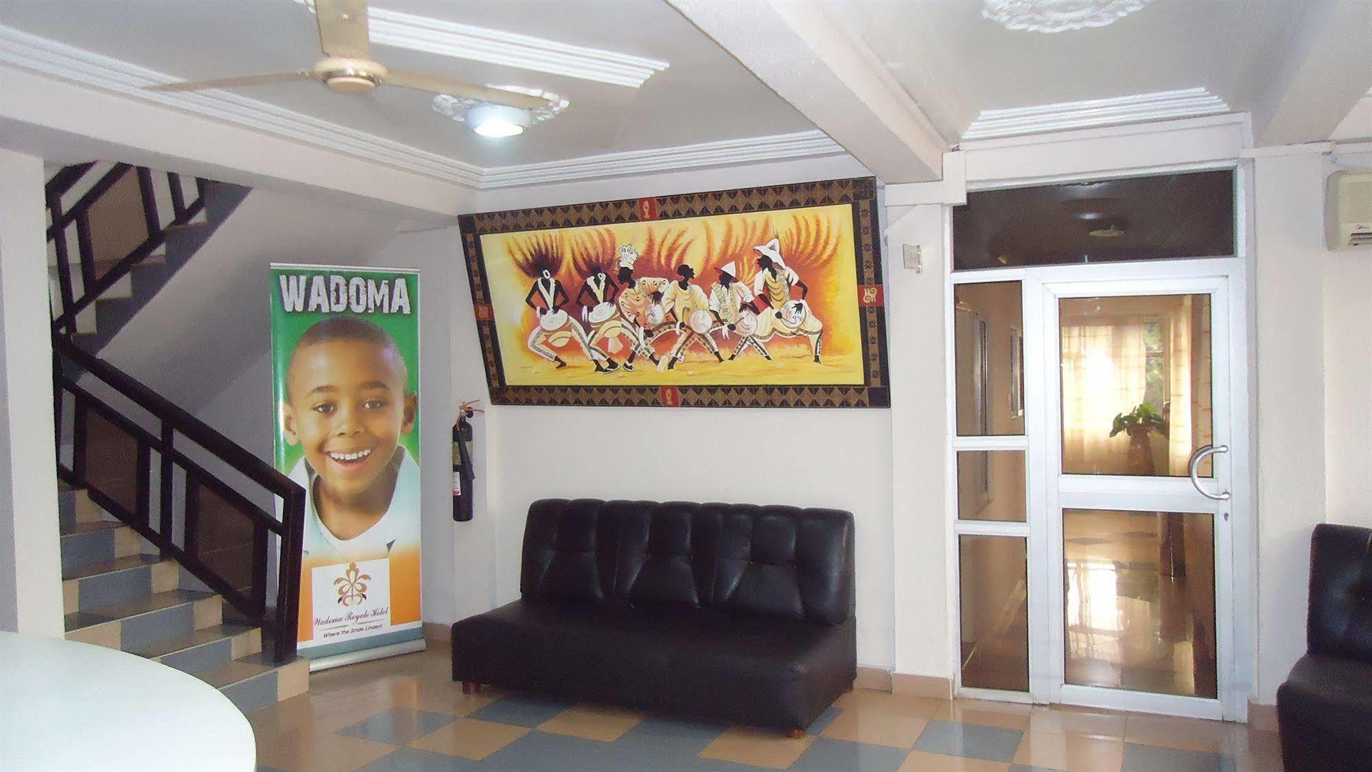 קומסי Wadoma Royale Hotel מראה חיצוני תמונה