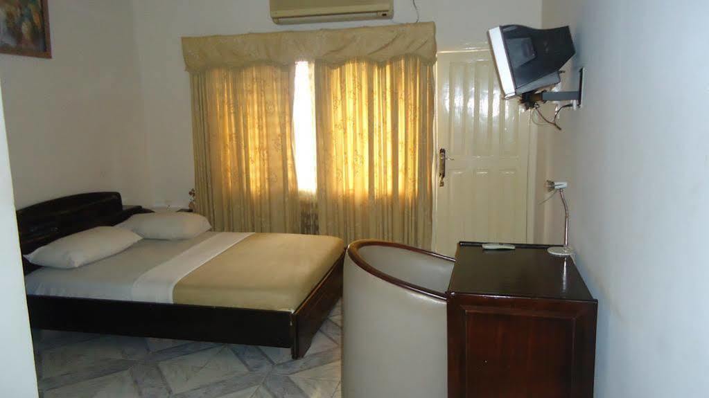 קומסי Wadoma Royale Hotel מראה חיצוני תמונה